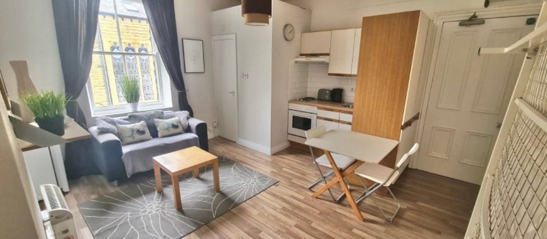 Flat Headingley Lane in Leeds