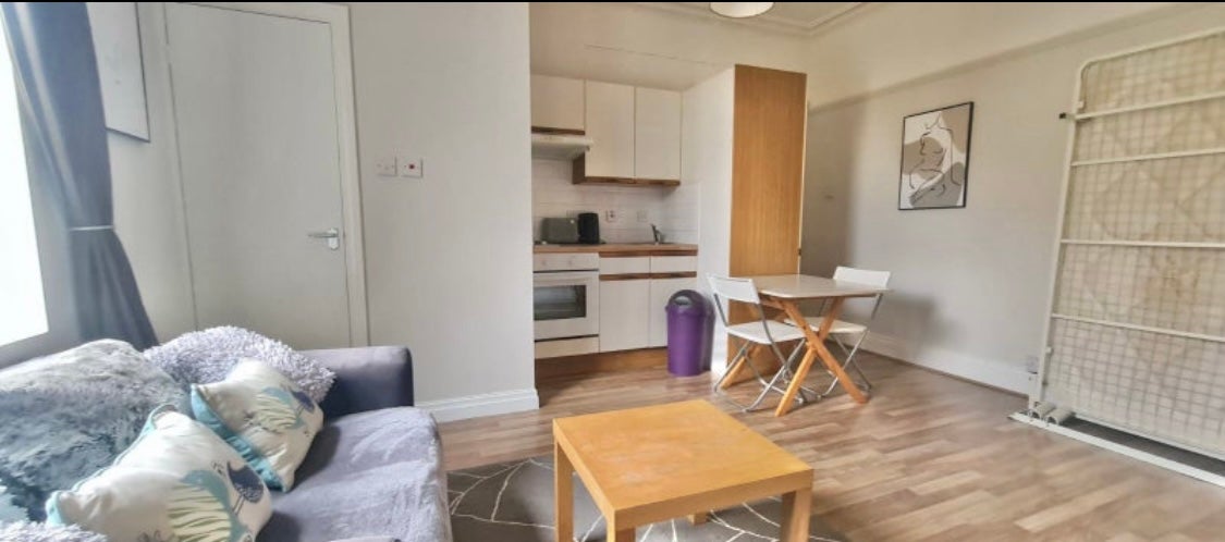 Flat Headingley Lane in Leeds