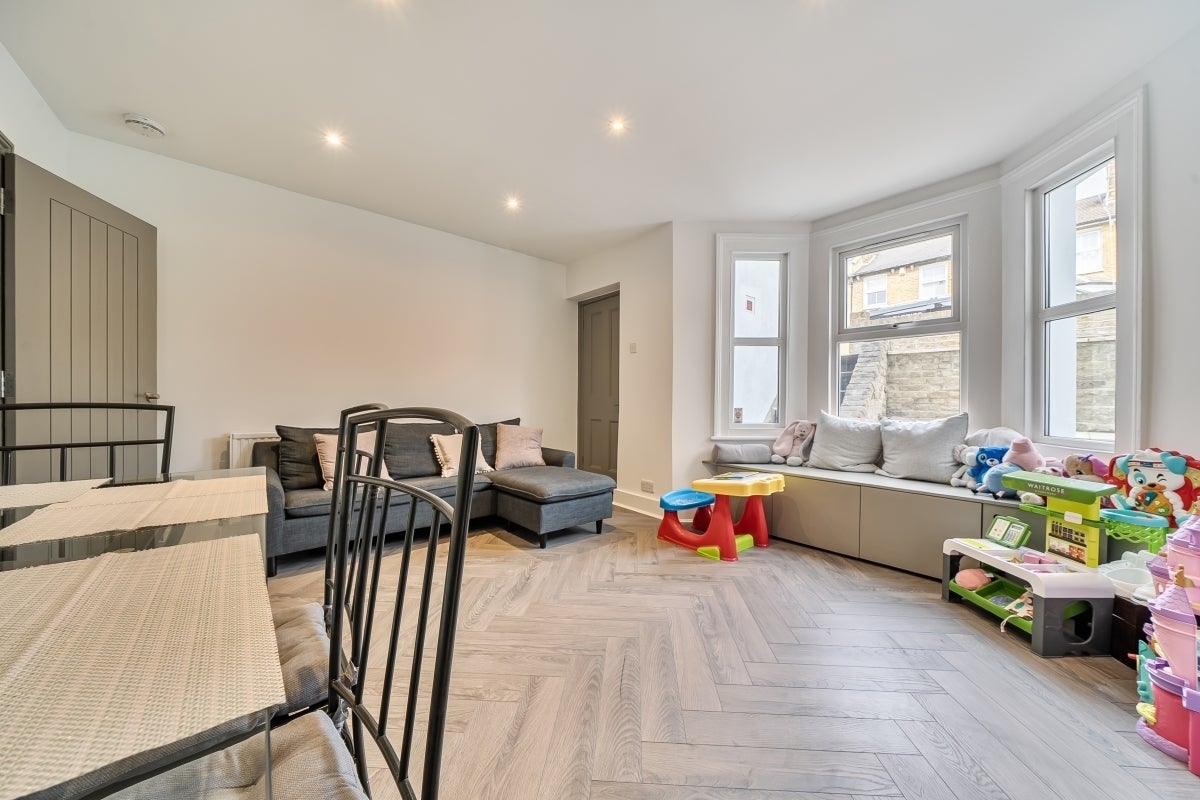 House Combedale Road in Greater London