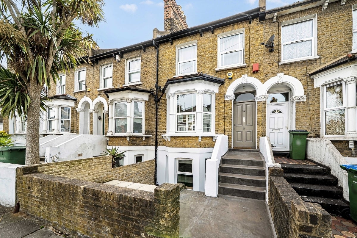 House Combedale Road in Greater London