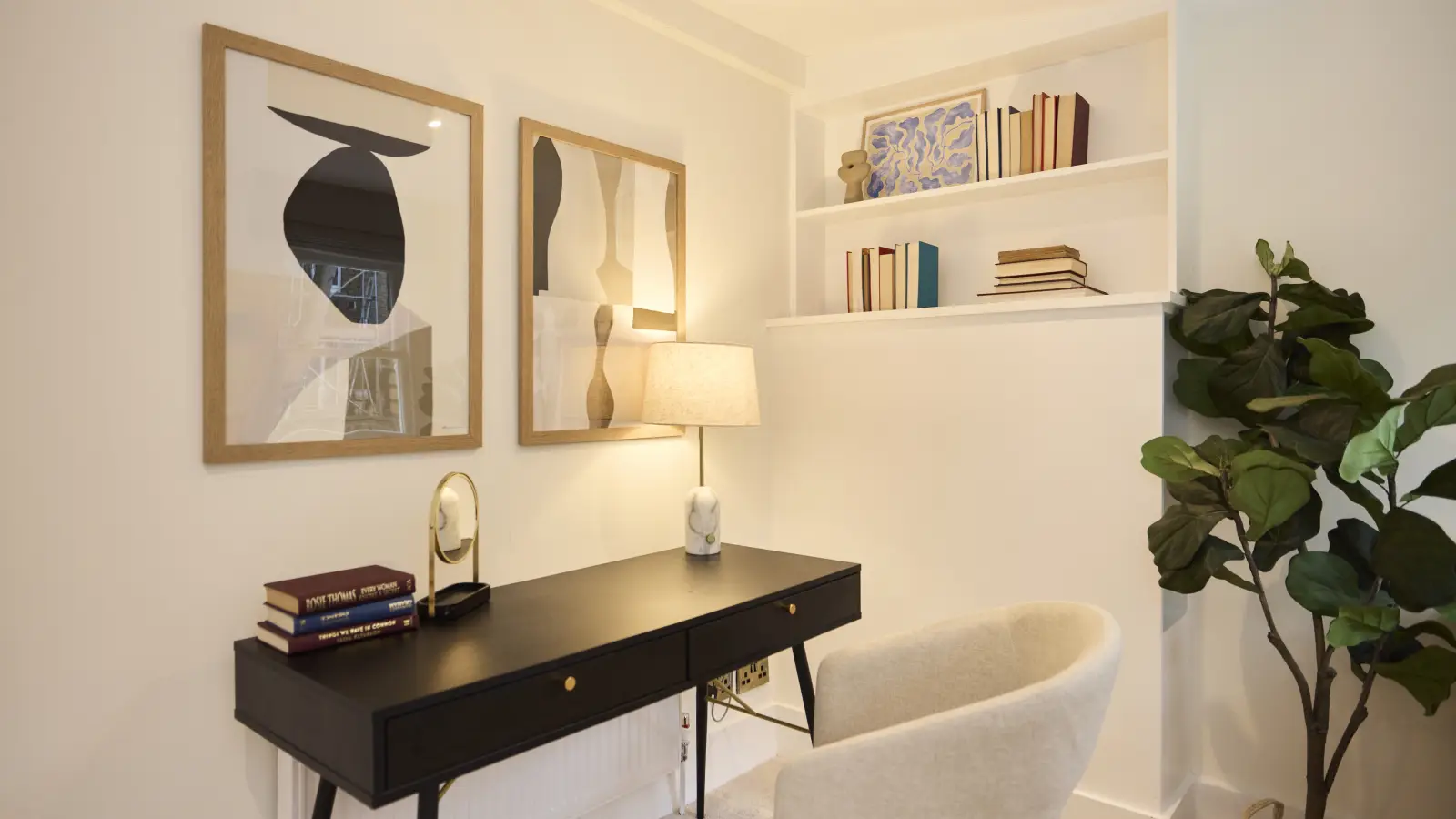 Flat Ifield Road in Greater London