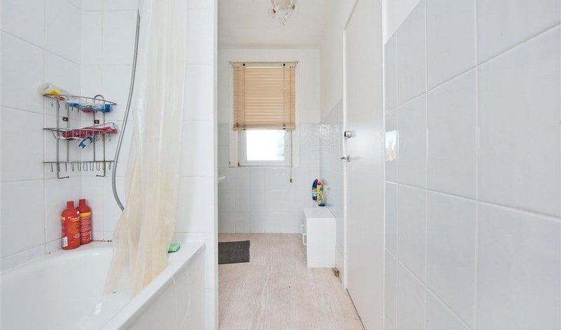 Room Leslie Park Road in Greater London