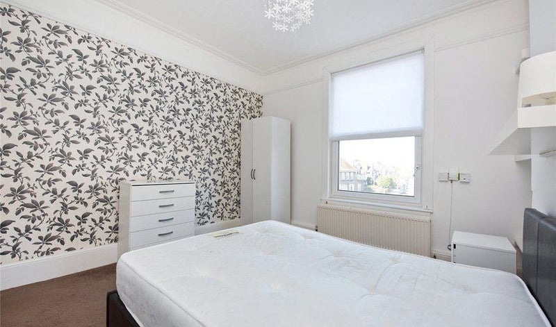 Room Leslie Park Road in Greater London