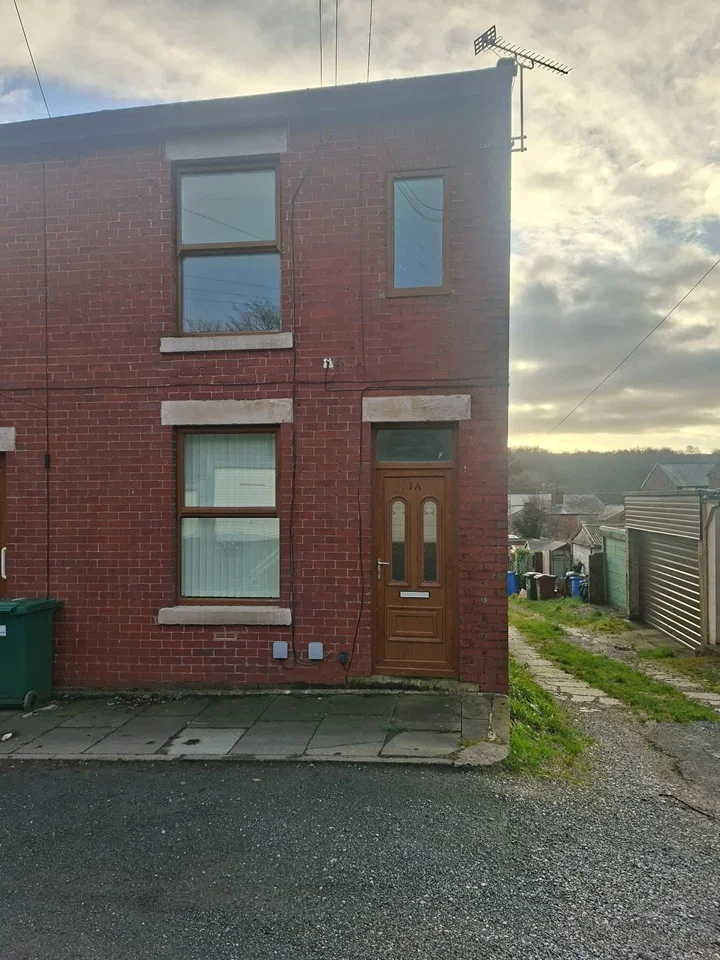 Flat Bloomfield Road in Chorley