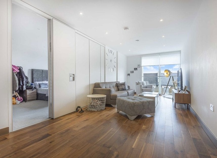 Flat Maygrove Road in Greater London