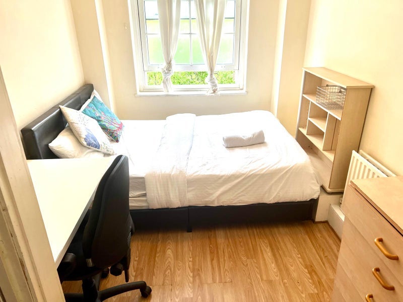 Room Tyers Street in Greater London