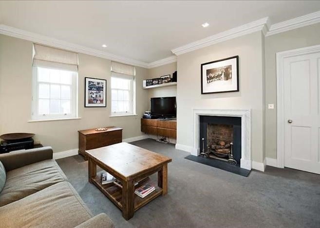 Flat Mallord Street in Greater London