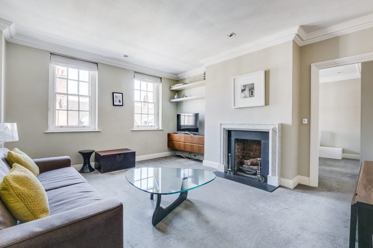 Flat Mallord Street in Greater London