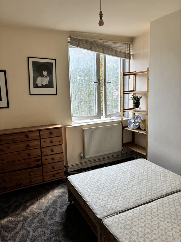 Room Harrington Street in Greater London