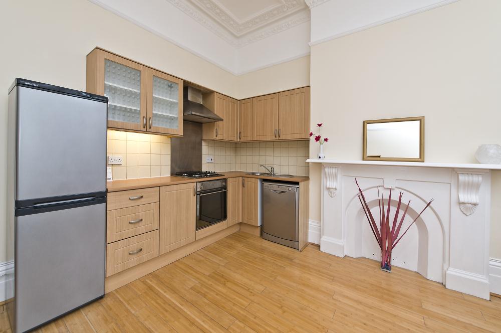 Flat Nightingale Lane in Greater London