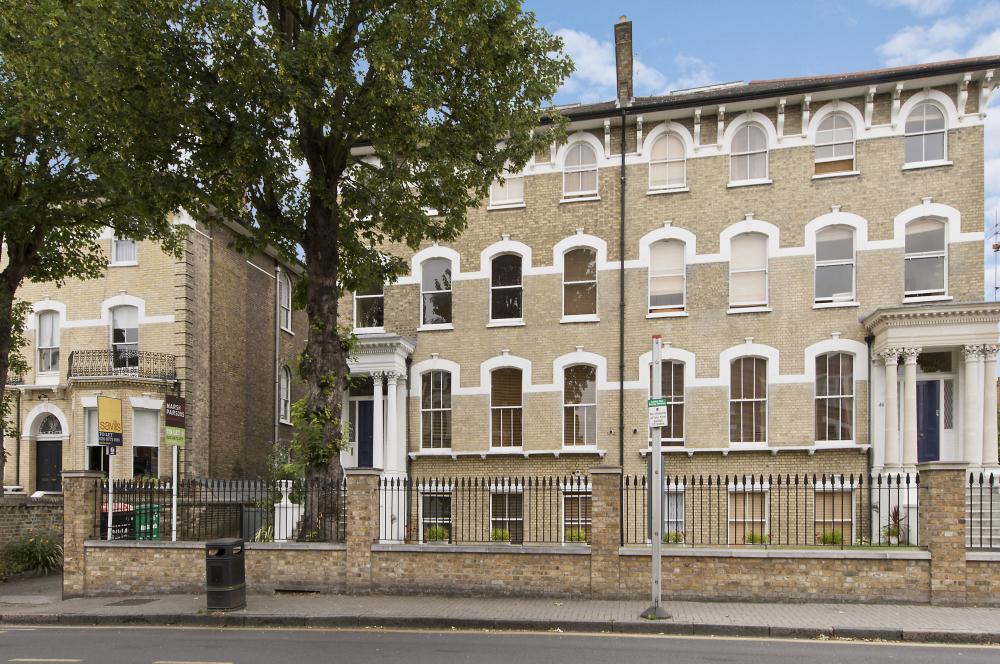 Flat Nightingale Lane in Greater London