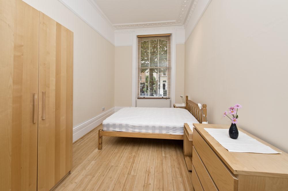 Flat Nightingale Lane in Greater London
