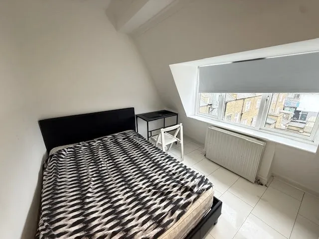 Flat Blackstock Road in Greater London