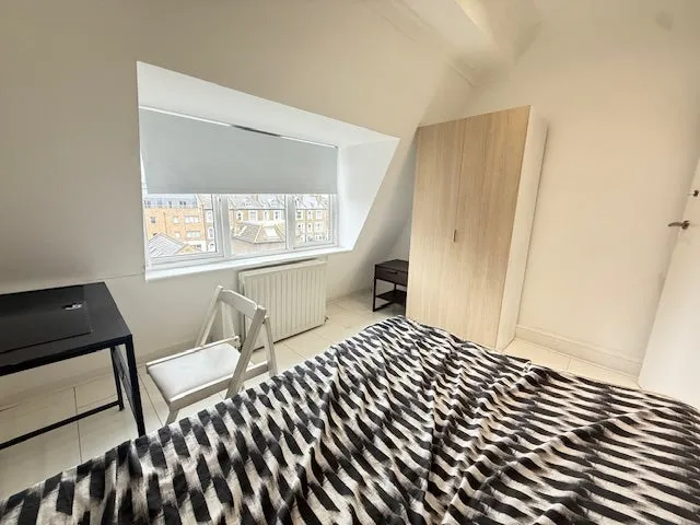 Flat Blackstock Road in Greater London