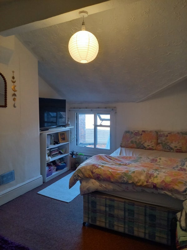 Room Barlow Moor Road in Manchester