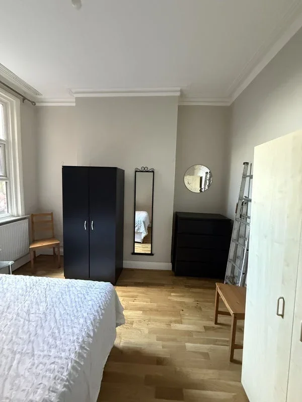 Room Ashford Road in Greater London