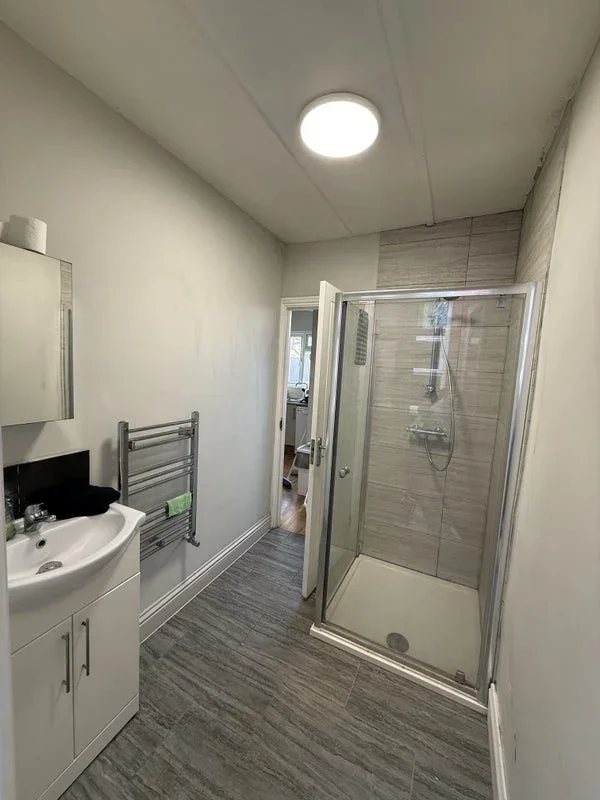 Room Ashford Road in Greater London