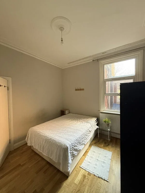 Room Ashford Road in Greater London