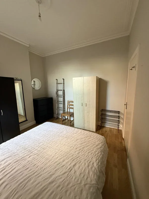 Room Ashford Road in Greater London