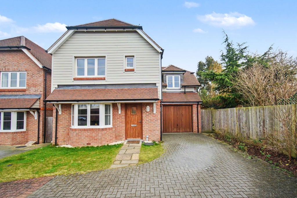 House Fox's Furlong in Basingstoke and Deane