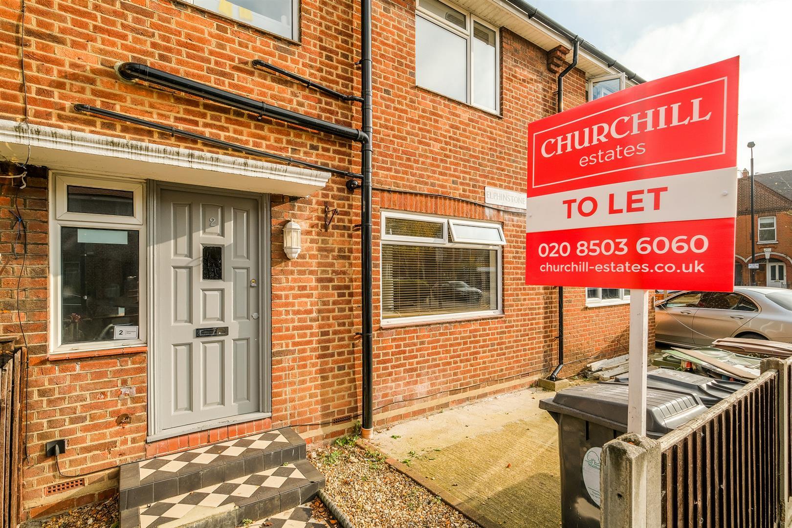 Flat Elphinstone Road in Greater London
