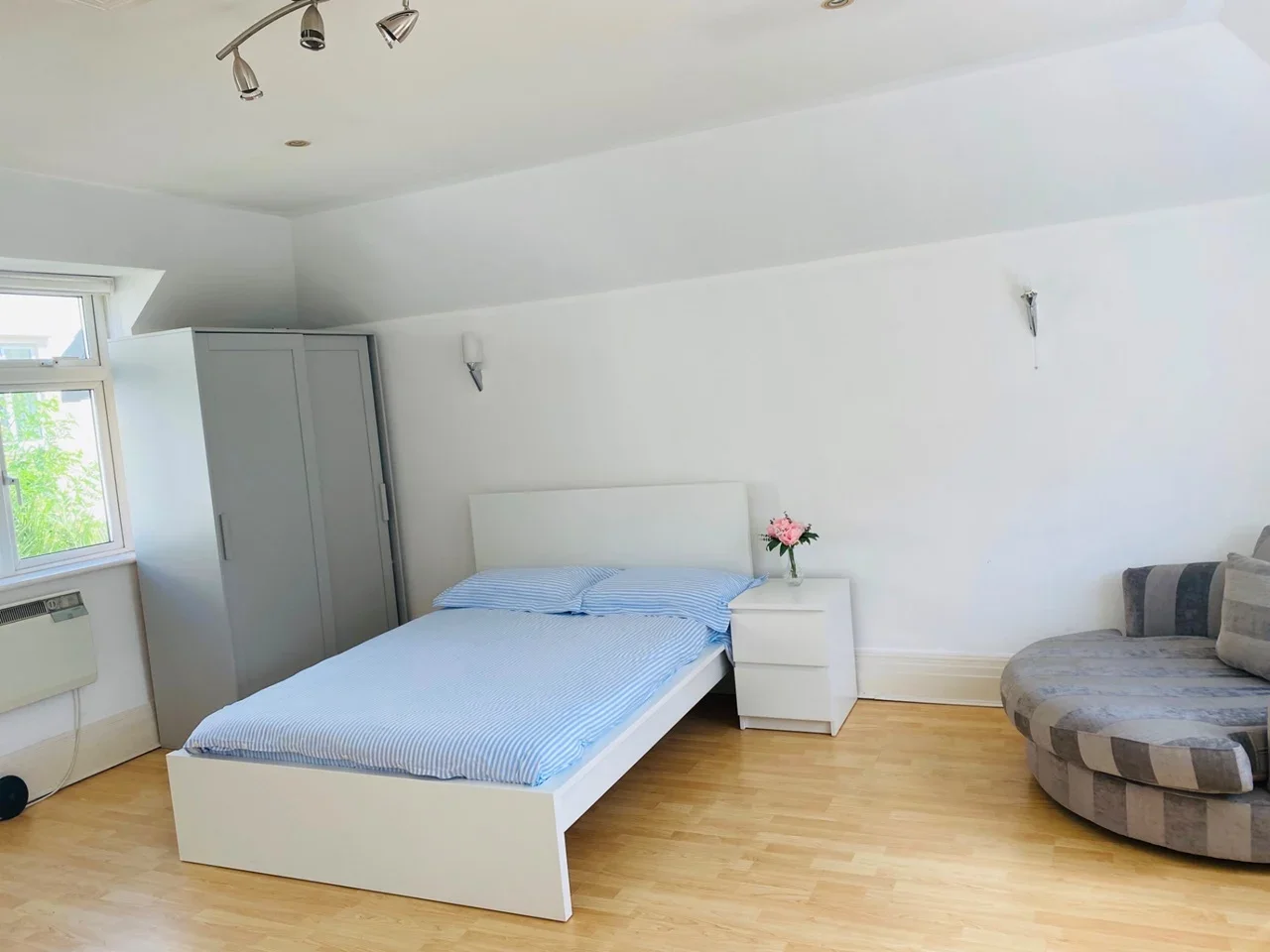 Flat Melliss Avenue in Greater London