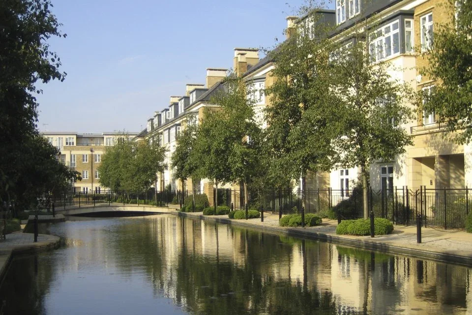 Flat Melliss Avenue in Greater London