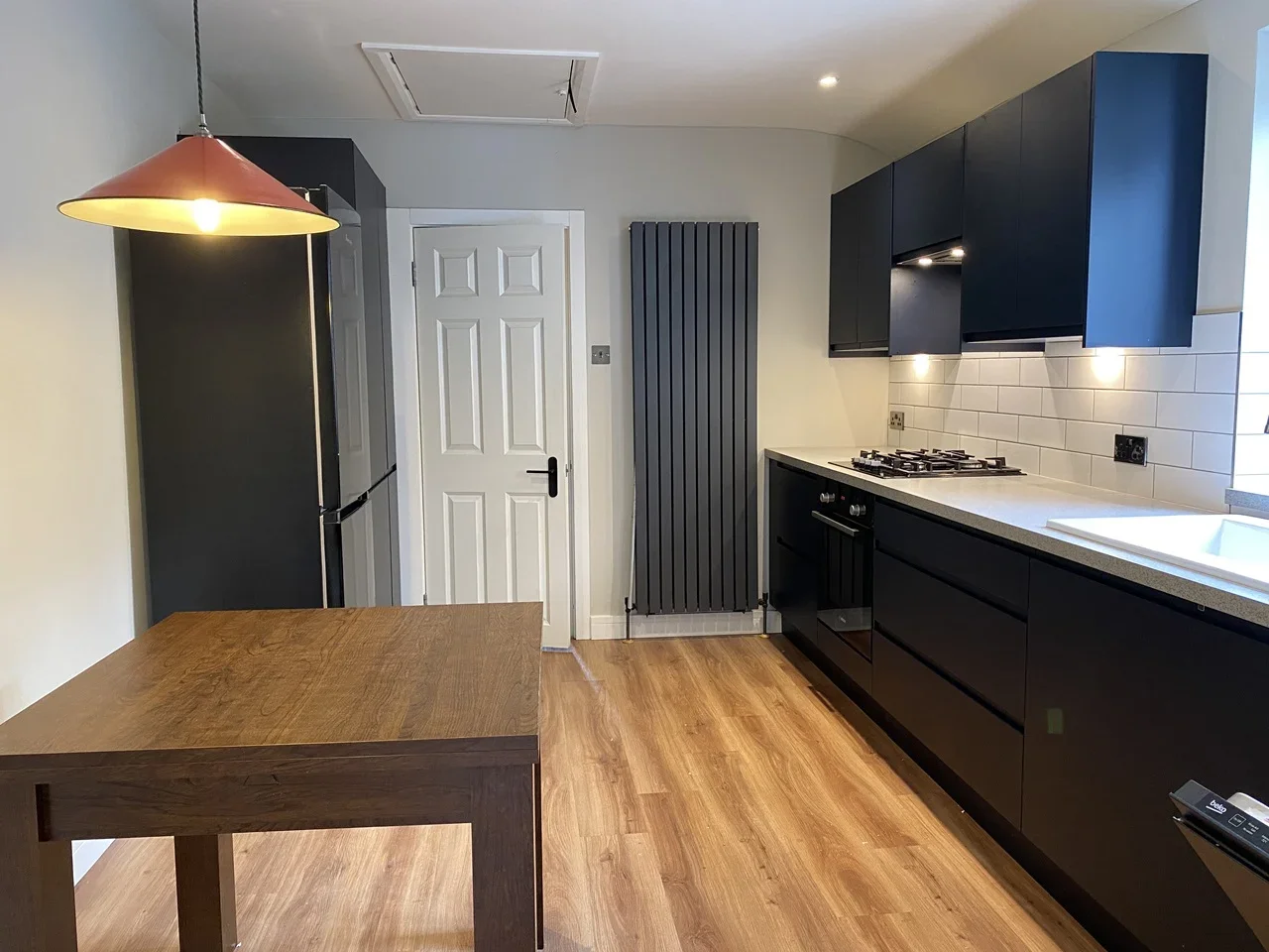 Flat Leslie Road in Greater London