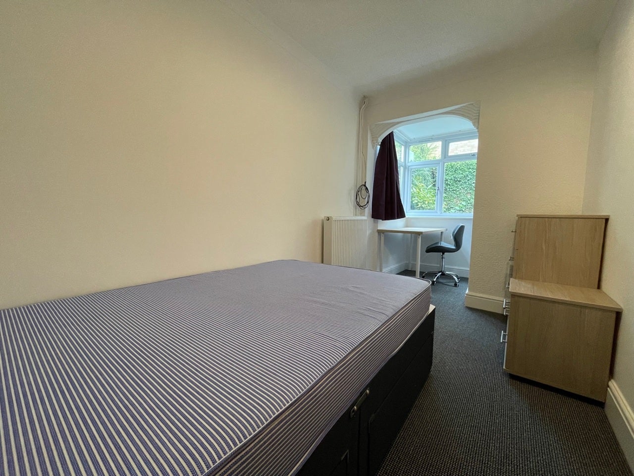 Room Headcorn Drive in Canterbury