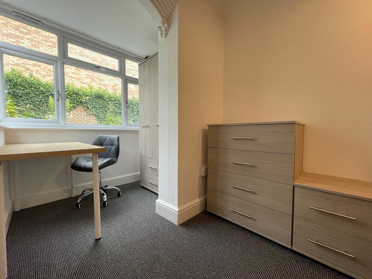 Room Headcorn Drive in Canterbury