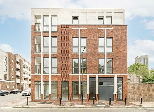 Flat Neptune Street in London Borough of Southwark