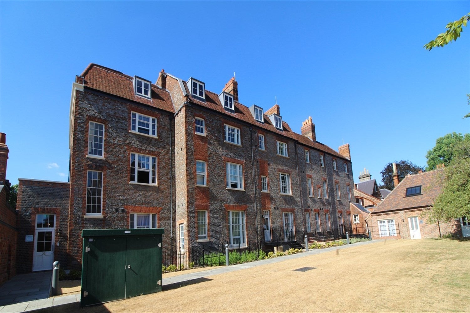 Flat Redlands Road in Reading