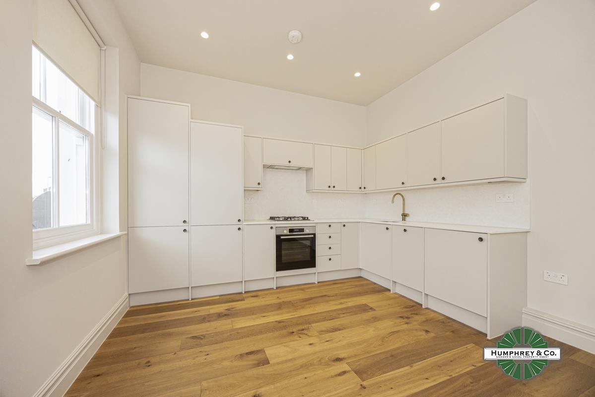Flat Hoe Street in Greater London