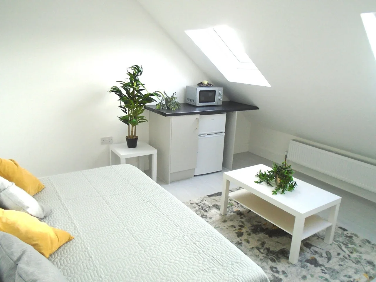 Room Bulstrode Avenue in Greater London