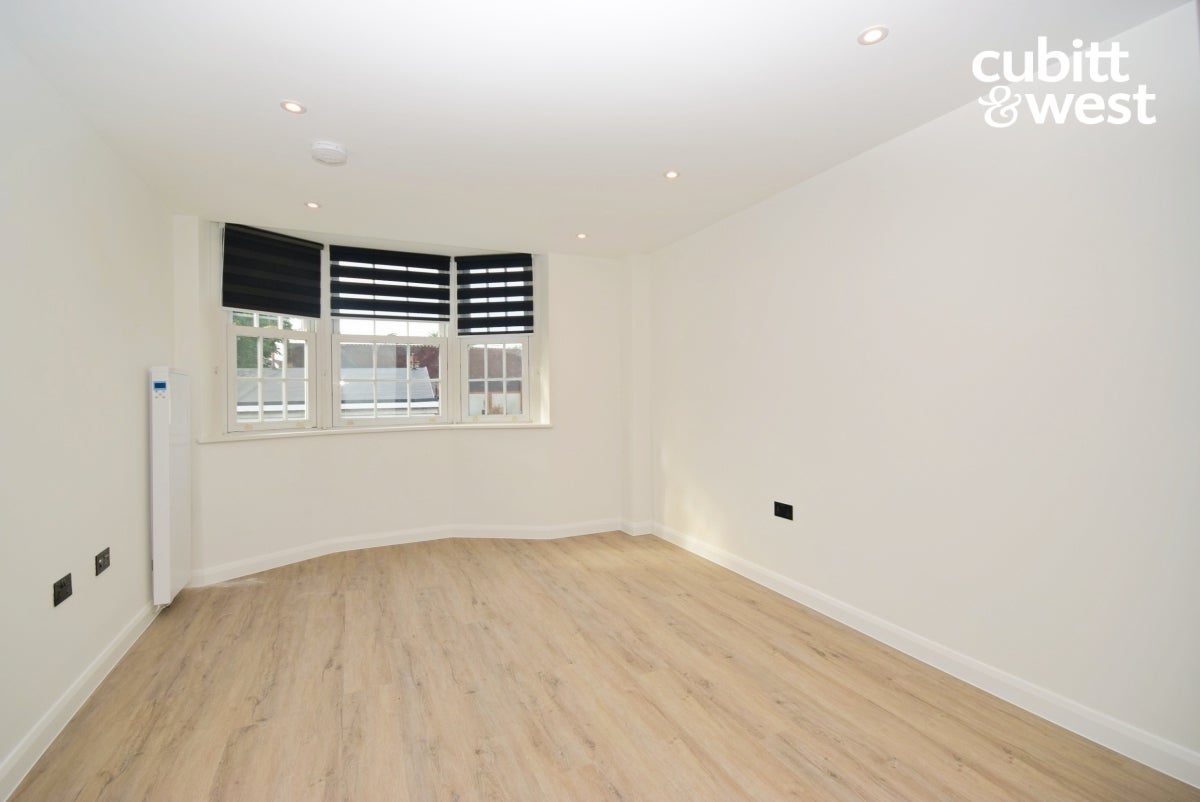Flat London Road in Greater London
