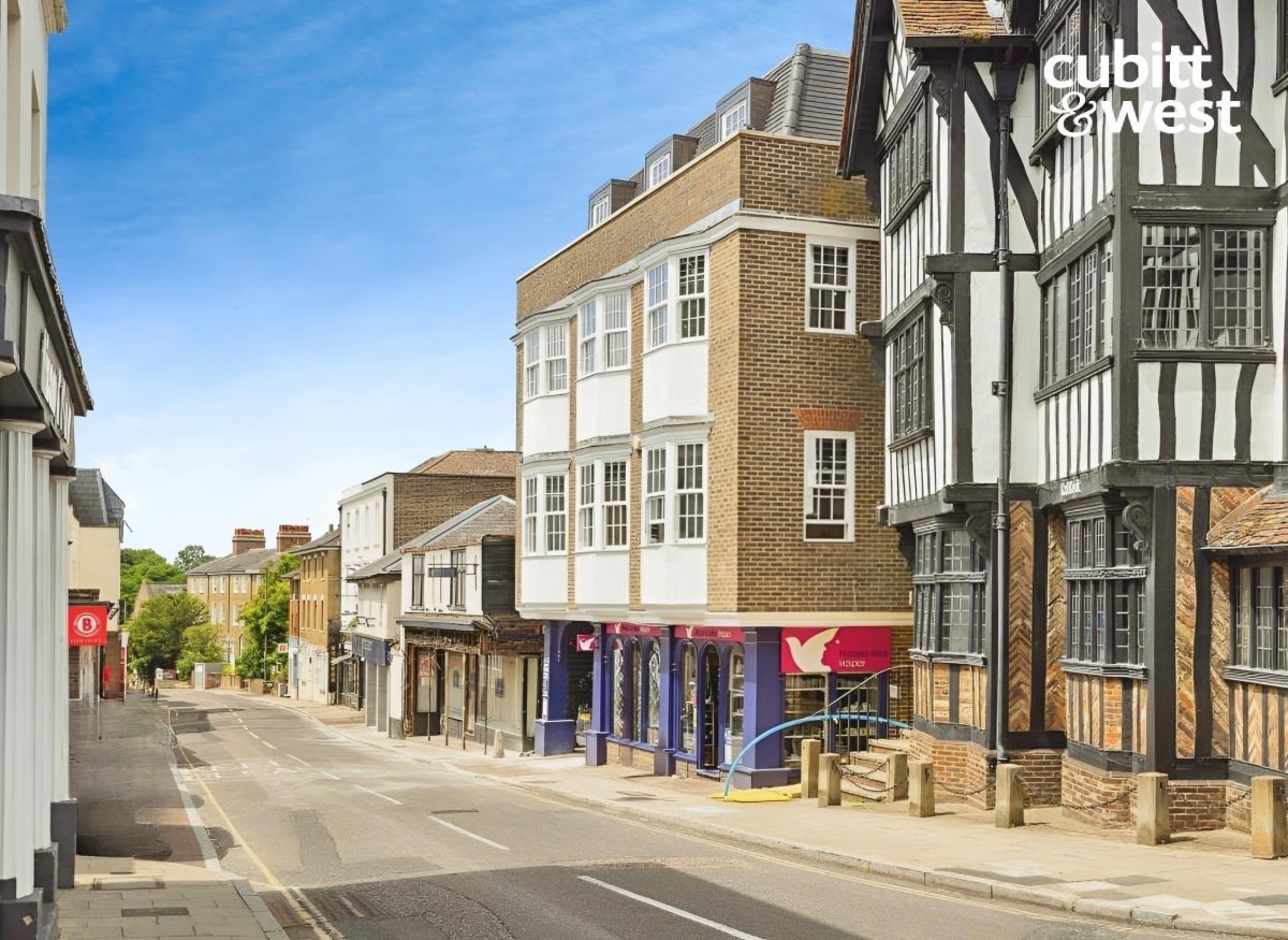 Flat London Road in Greater London
