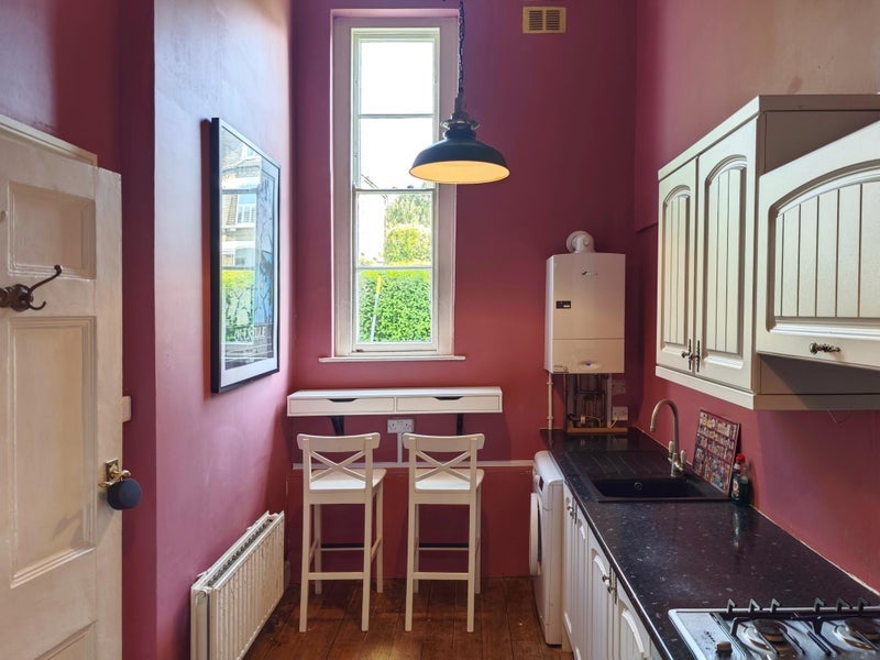 Room Belvedere Road in Greater London