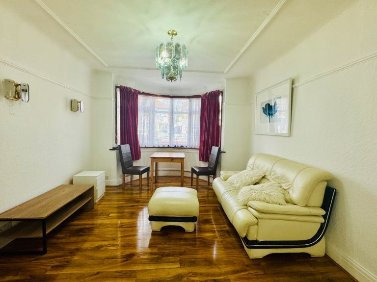 House Kenmore Avenue in Greater London