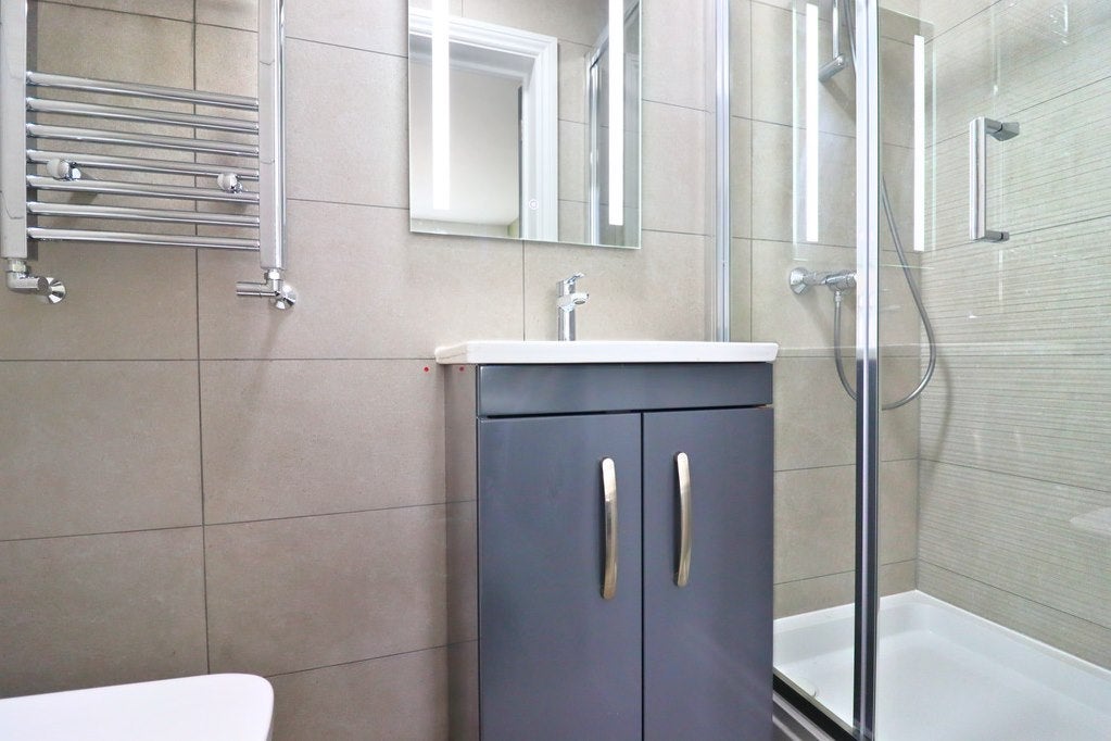 Room Surbiton Crescent in Greater London