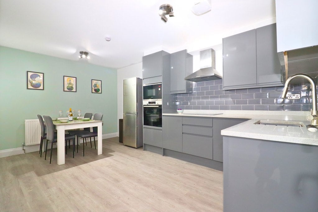 Room Surbiton Crescent in Greater London