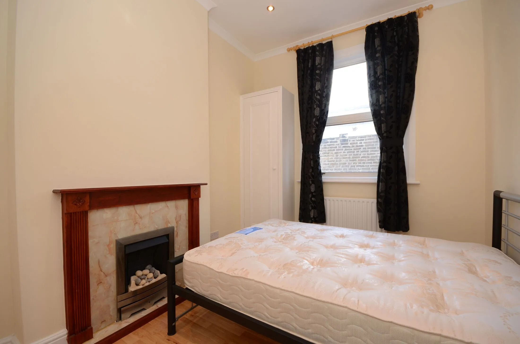 Flat Lillie Road in Greater London