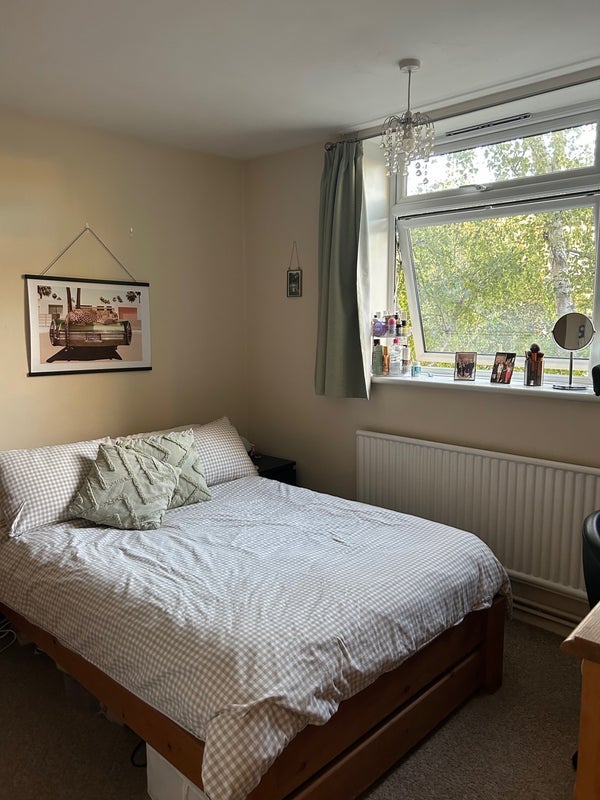 Room Crescent Lane in Greater London