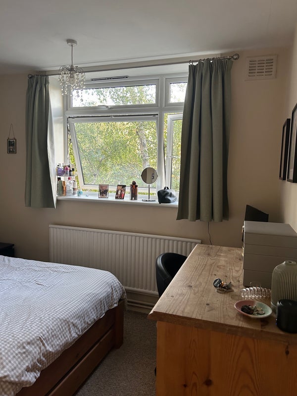 Room Crescent Lane in Greater London