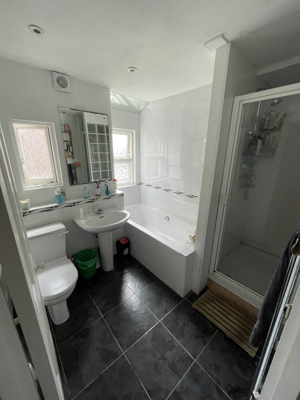 Room Deodar Road in Greater London