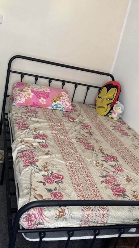Room Marlborough Road in Greater London