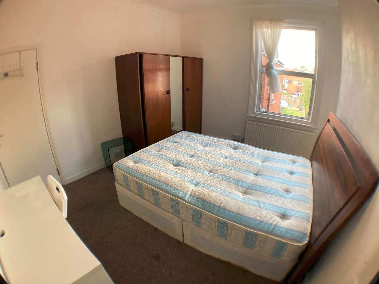 Room Mora Road in Greater London