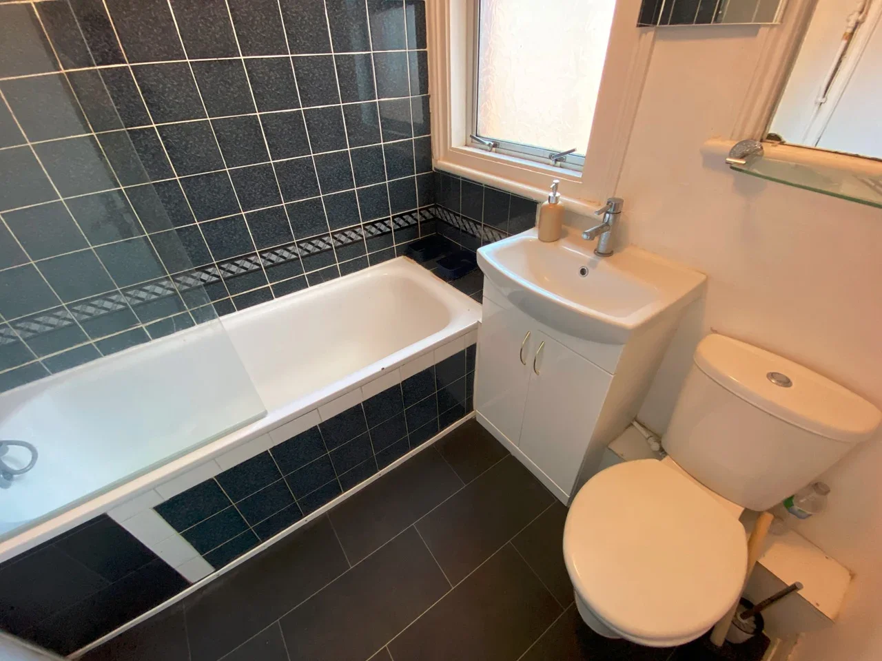 Room Mora Road in Greater London