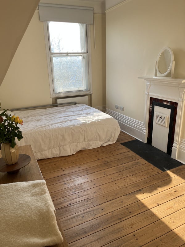 Room Bakers Row in Greater London