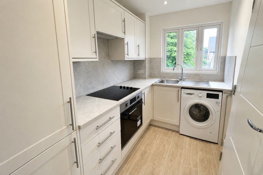 Flat Elder Close in Guildford