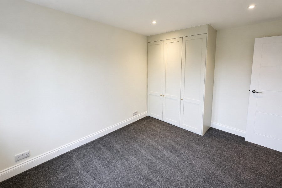 Flat Elder Close in Guildford
